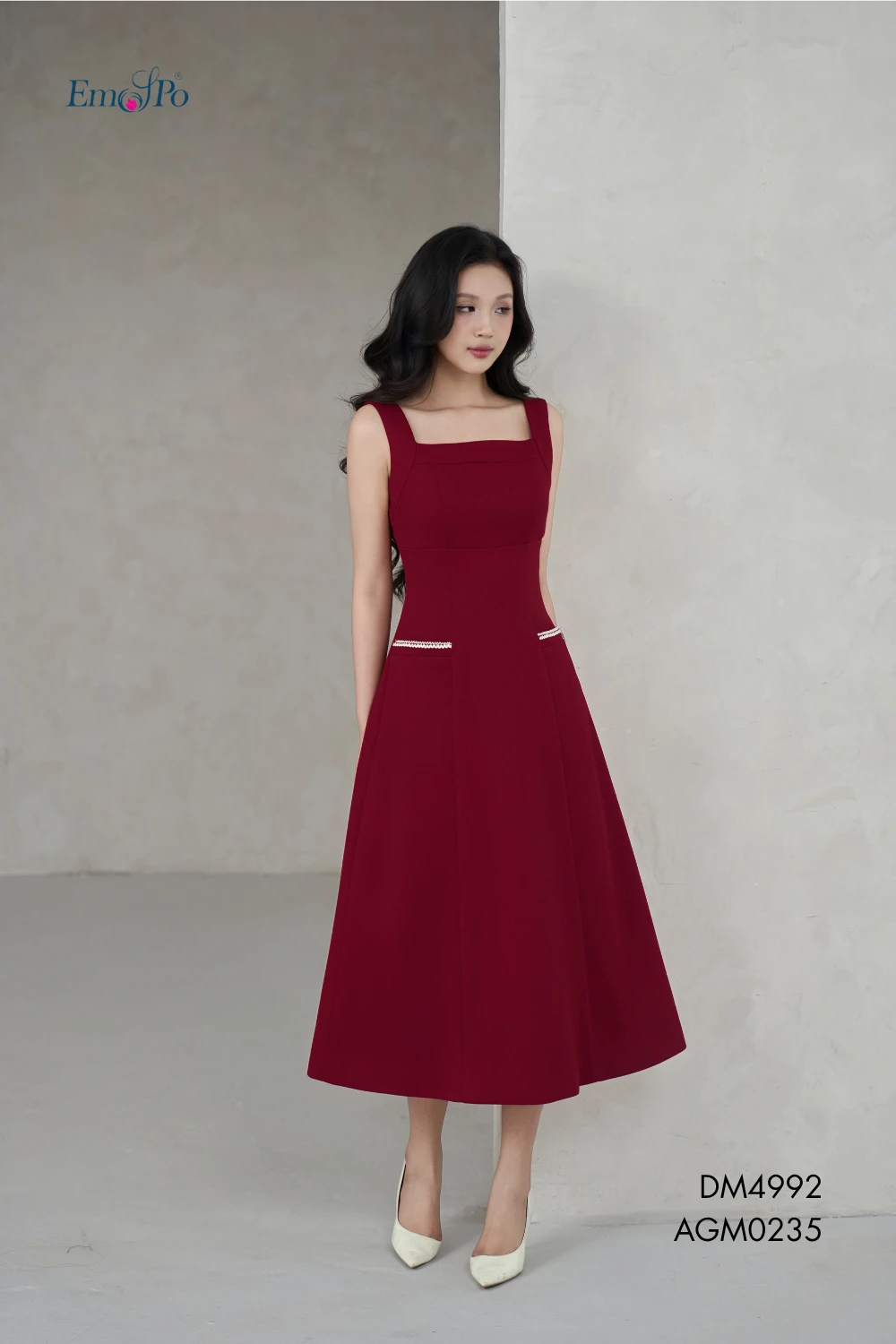 Đầm cổ vuông DM4992 khi mặc riêng